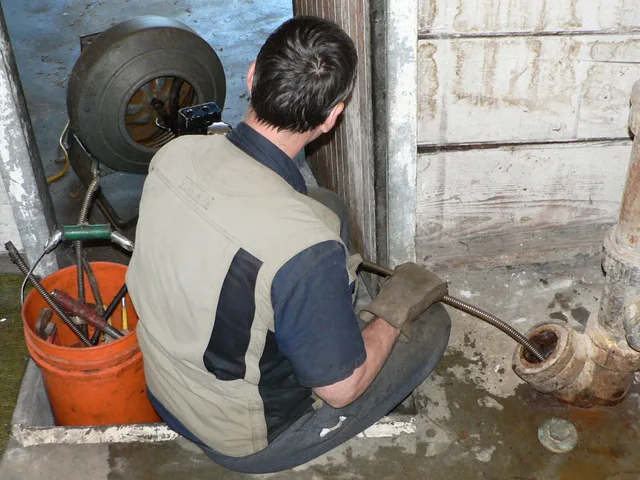 Motorized heavy-duty plumber's snake; cleaning a residential side sewer line in Seattle, Washington. Drain Cleaning Prices Canada: What to Charge After GST and HST