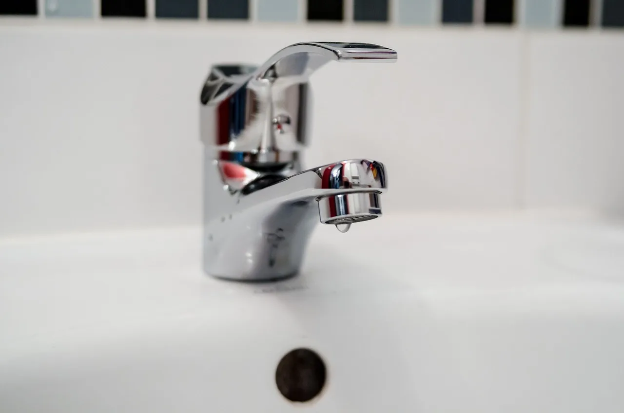 plumber, repair, nature, tap, battery, hydraulics, water, bathroom, fittings, washing, tools, sink, washbasin. What it costs to start a plumbing contractor business, and where the money comes from